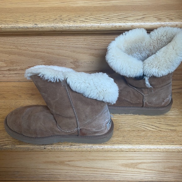 Ugg classic low boots size 7 - Picture 4 of 6
